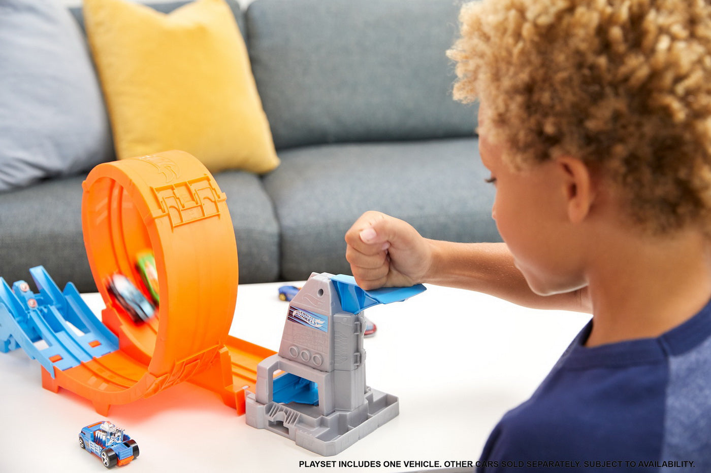 HOT WHEELS CIRCUIT RAPID CU LANSATOR PENTRU CASCADORII SI MASINUTA EXCLUSIVA