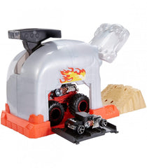 HOT WHEELS LANSATOR MONSTER TRUCK CRANIUL CU DOUA MASINUTE