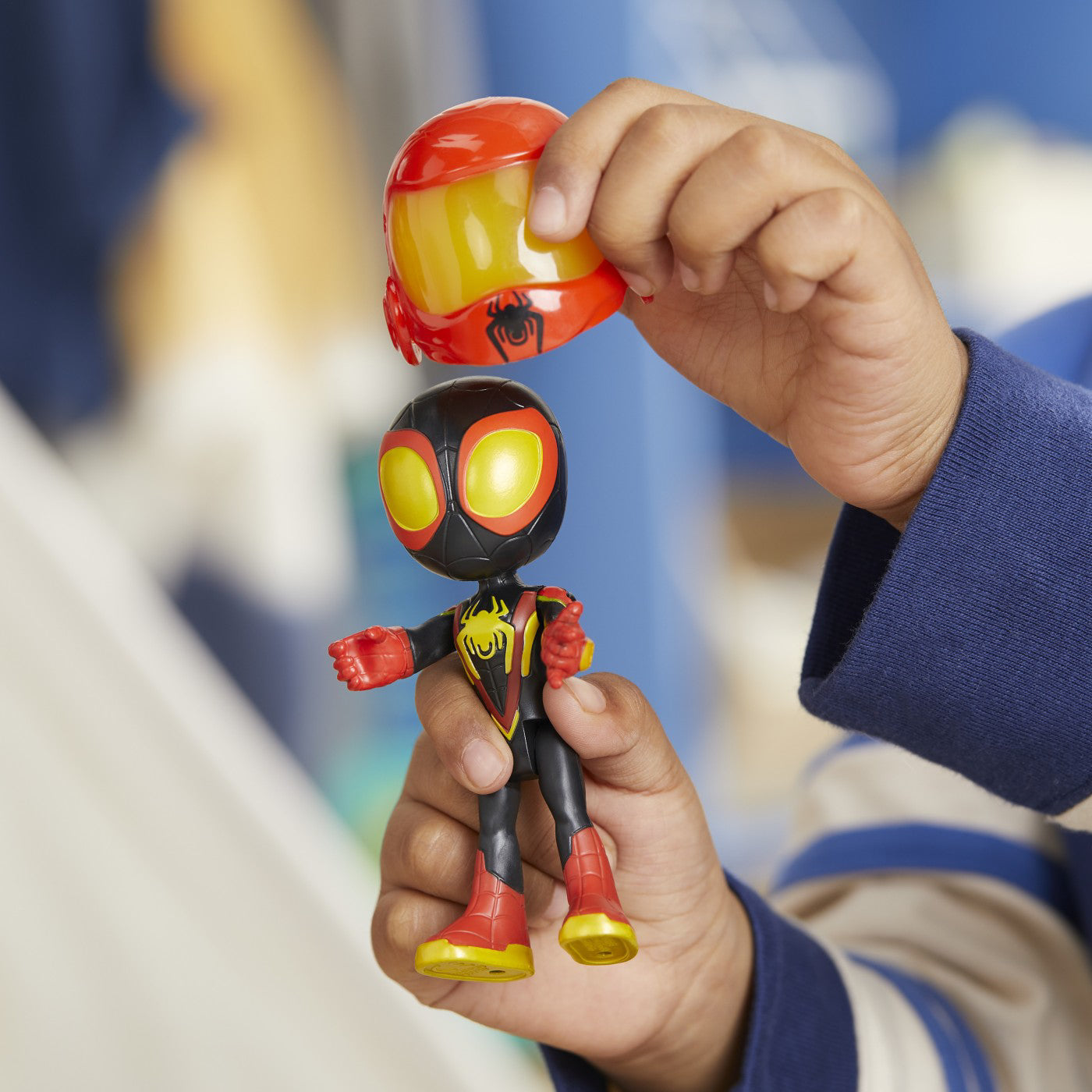 SPIDEY PRIETENII EXTRAORDINARI SET MASINUTA SI FIGURINA MILES MORALES