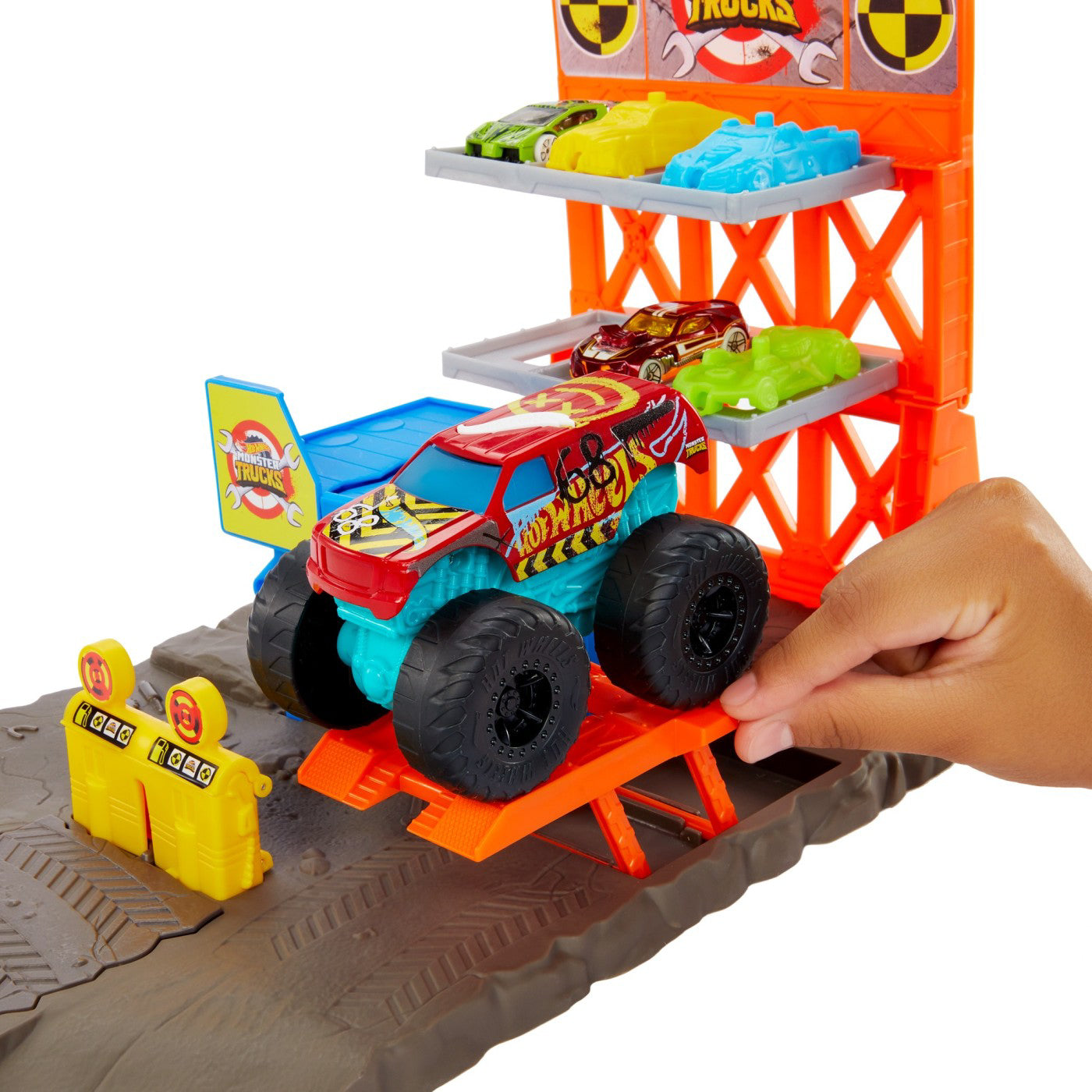 HOT WHEELS MONSTER TRUCKS SET BLAST STATION