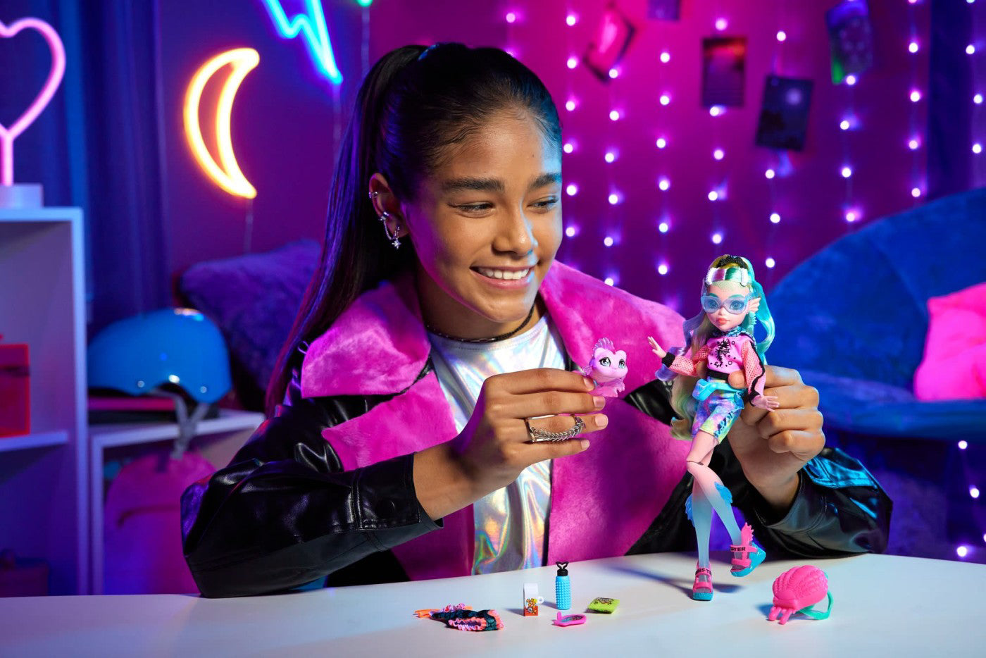 MONSTER HIGH PAPUSA LAGOONA BLUE CU ANIMALUT SI ACCESORII