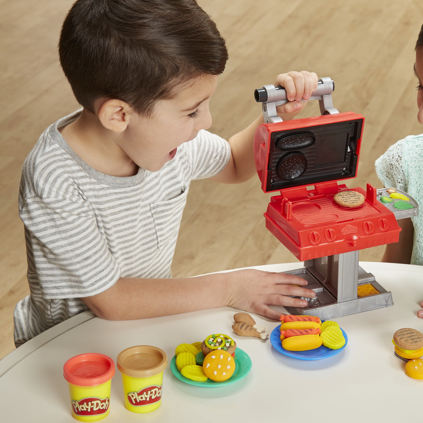 PLAY-DOH SET GRATAR CU FORME SI STAMPILE