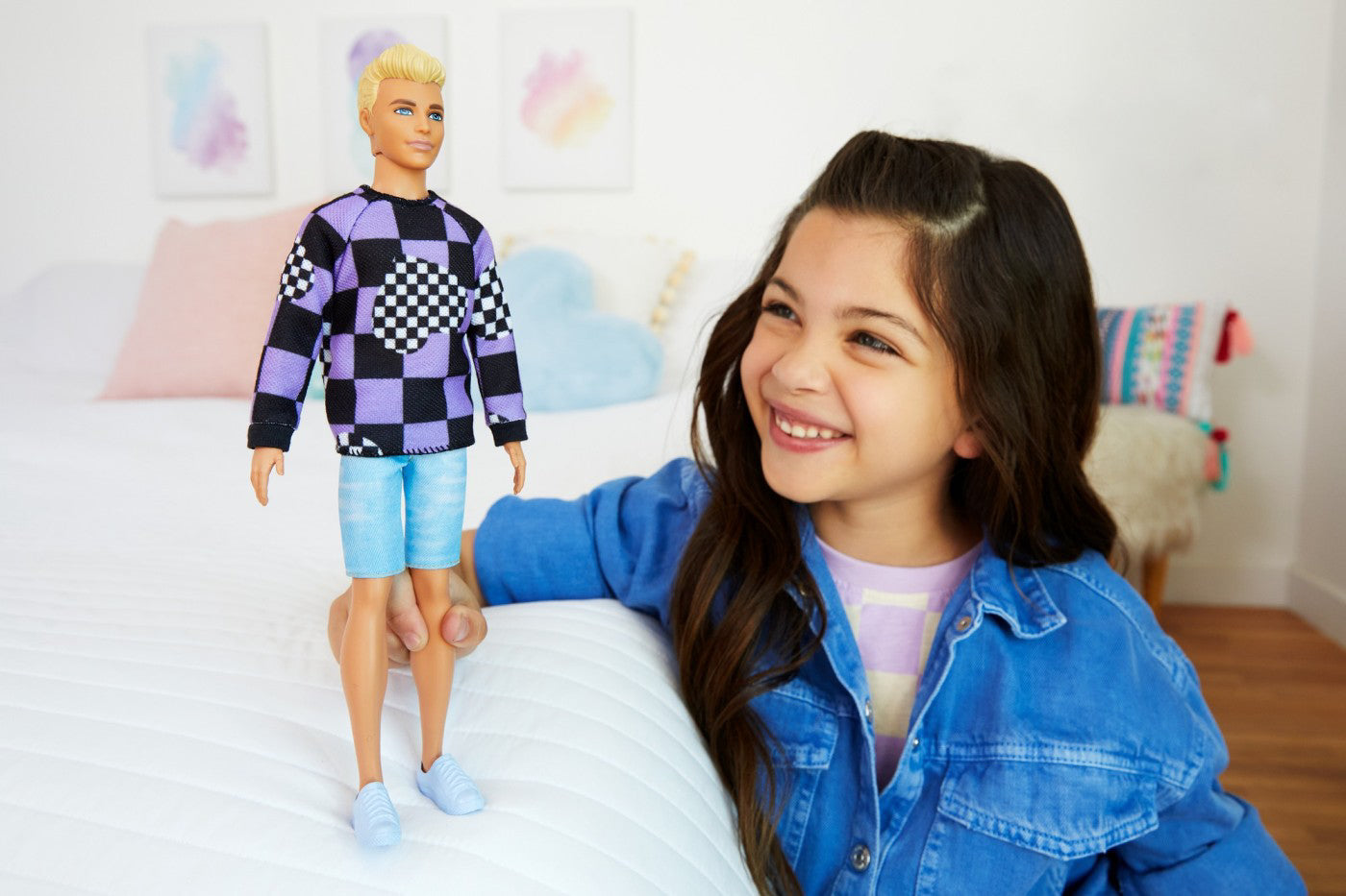 BARBIE PAPUSA BAIAT FASHIONISTAS BLOND CU BLUZA CU IMPRIMEU GEOMETRIC
