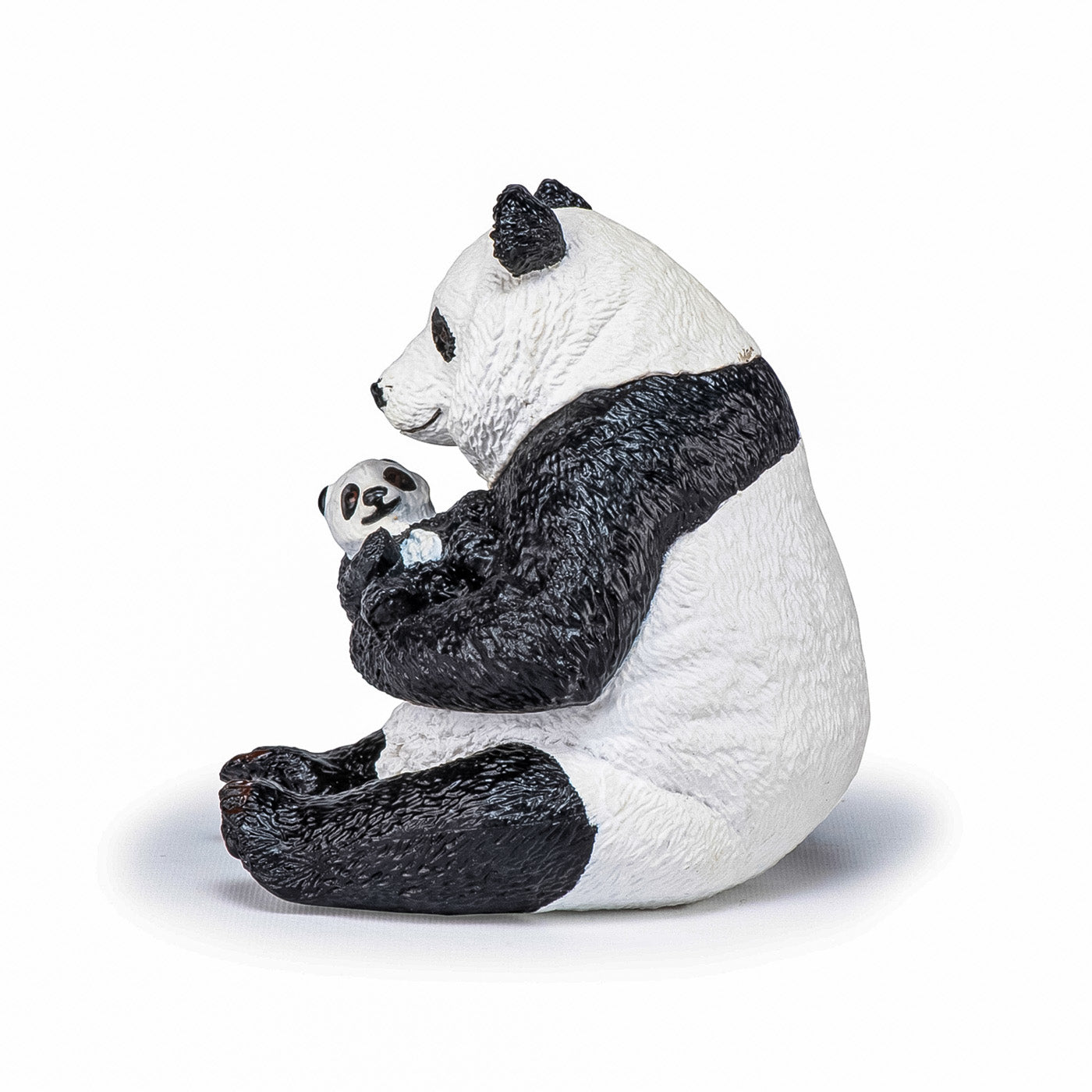 PAPO FIGURINA URS PANDA SEZAND CU PUI IN BRATE