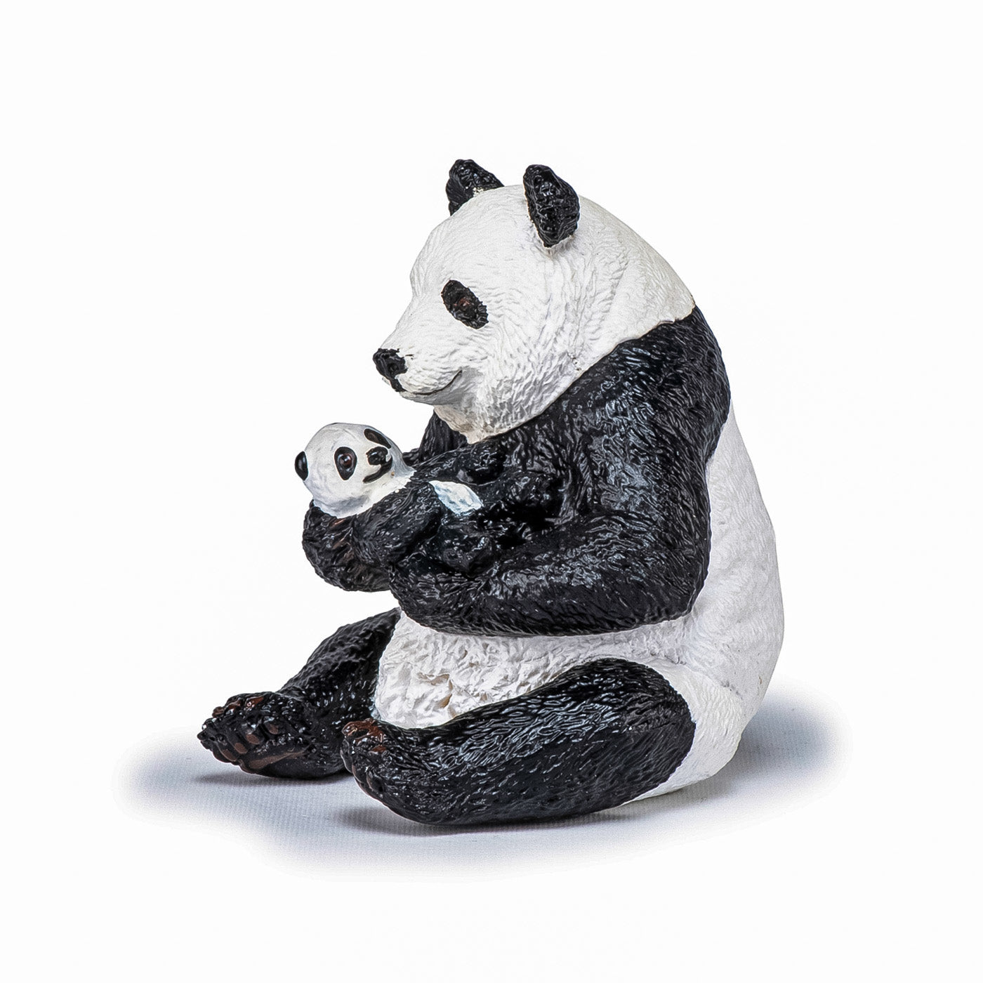 PAPO FIGURINA URS PANDA SEZAND CU PUI IN BRATE