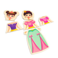 CUTIE UNIVERSUL PRINTESELOR CU 24 PIESE DIN LEMN SI MAGNETICE