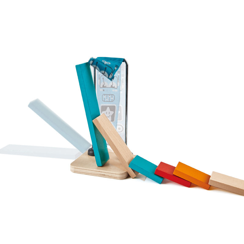 HAPE SETUL DE DOMINO SI CIOCANUL PUTERNIC