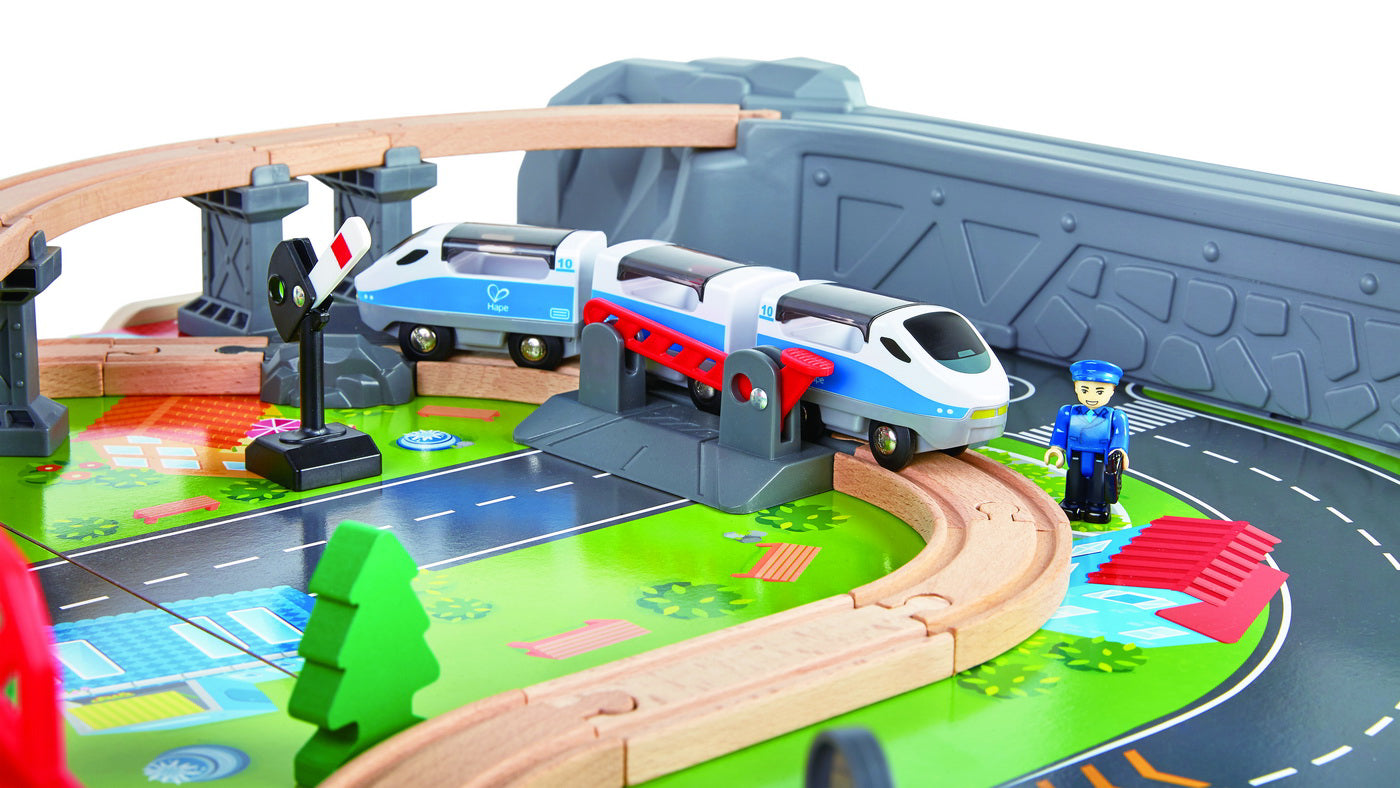 HAPE SET MASA CU LOCOMOTIVA SI 70 DE SINE DE TREN