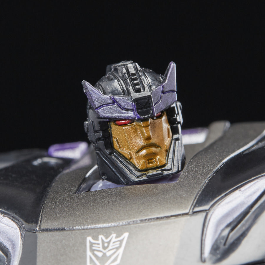 TRANSFORMERS ROBOT DELUXE BARRICADE