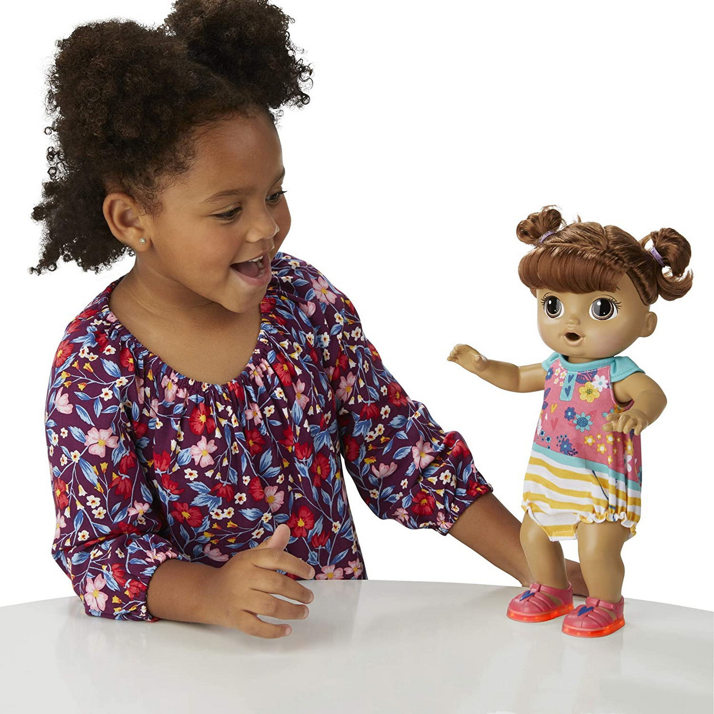 BEBELUS SATEN BABY ALIVE PASESTE SI PANTOFII VOR LUMINA