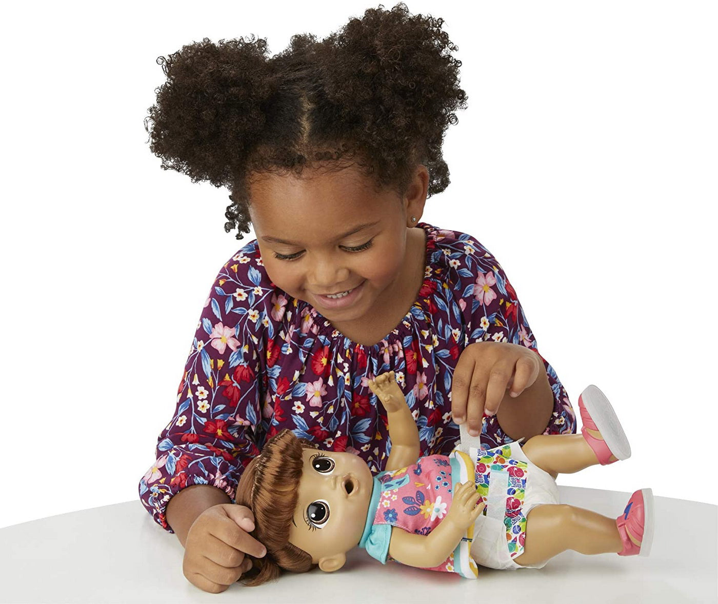 BEBELUS SATEN BABY ALIVE PASESTE SI PANTOFII VOR LUMINA