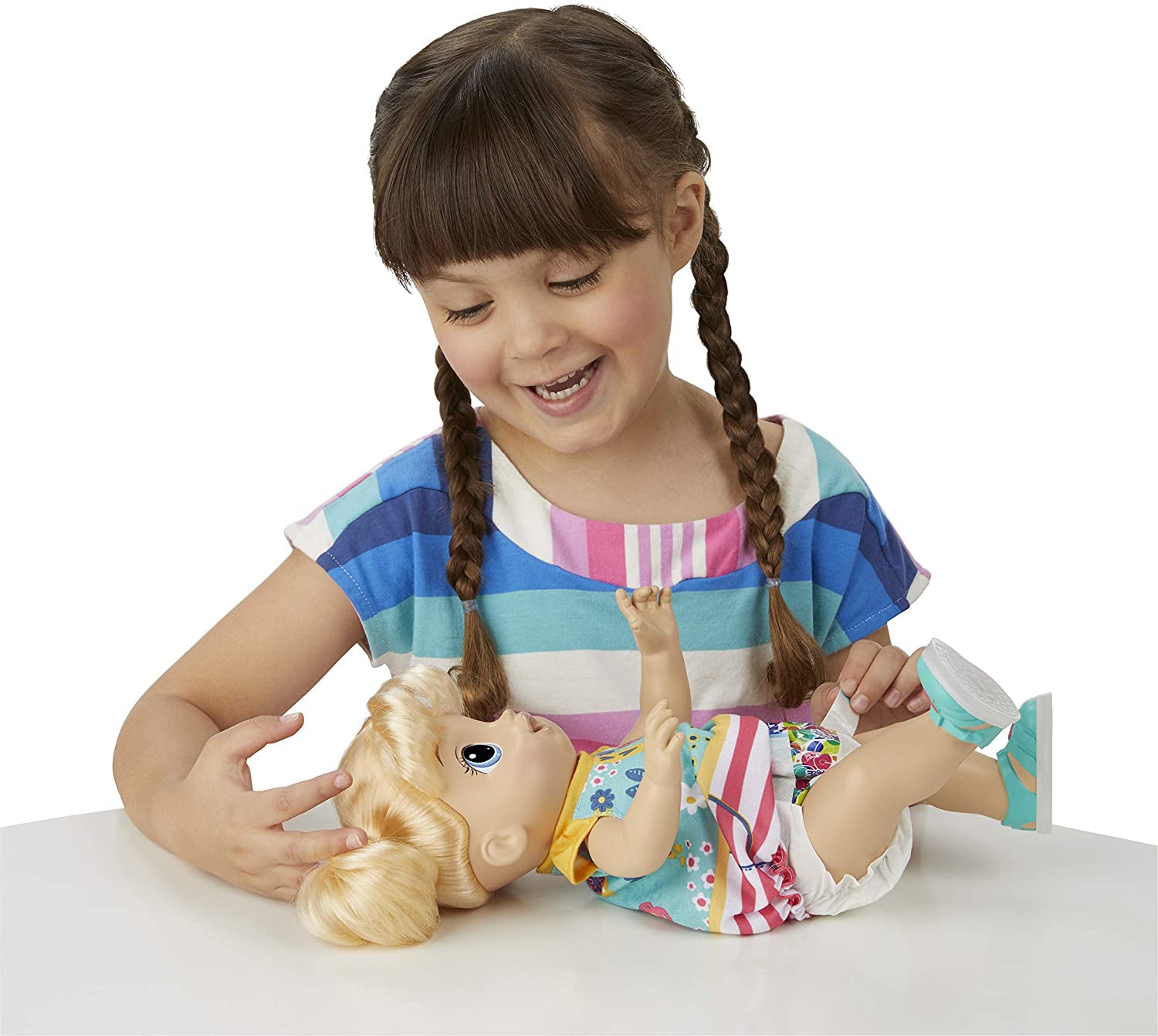 BEBELUS BLOND BABY ALIVE PASESTE SI PANTOFII VOR LUMINA