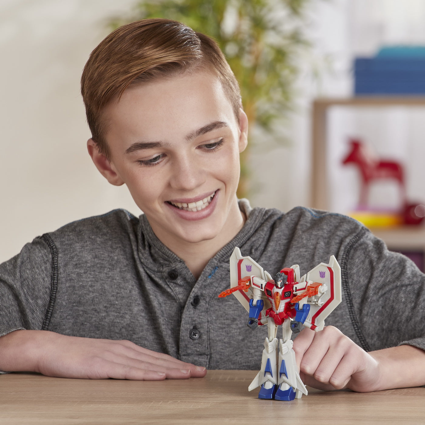 TRANSFORMERS CYBERVERSE ROBOT STARSCREAM