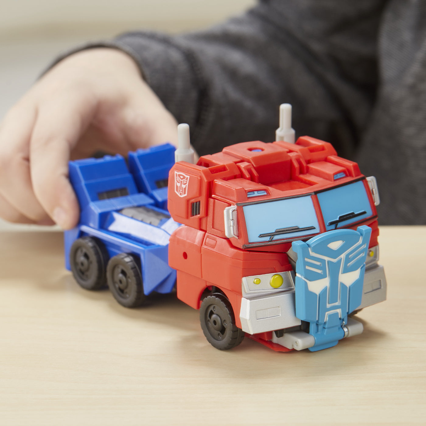 TRANSFORMERS ULTRA OPTIMUS PRIME