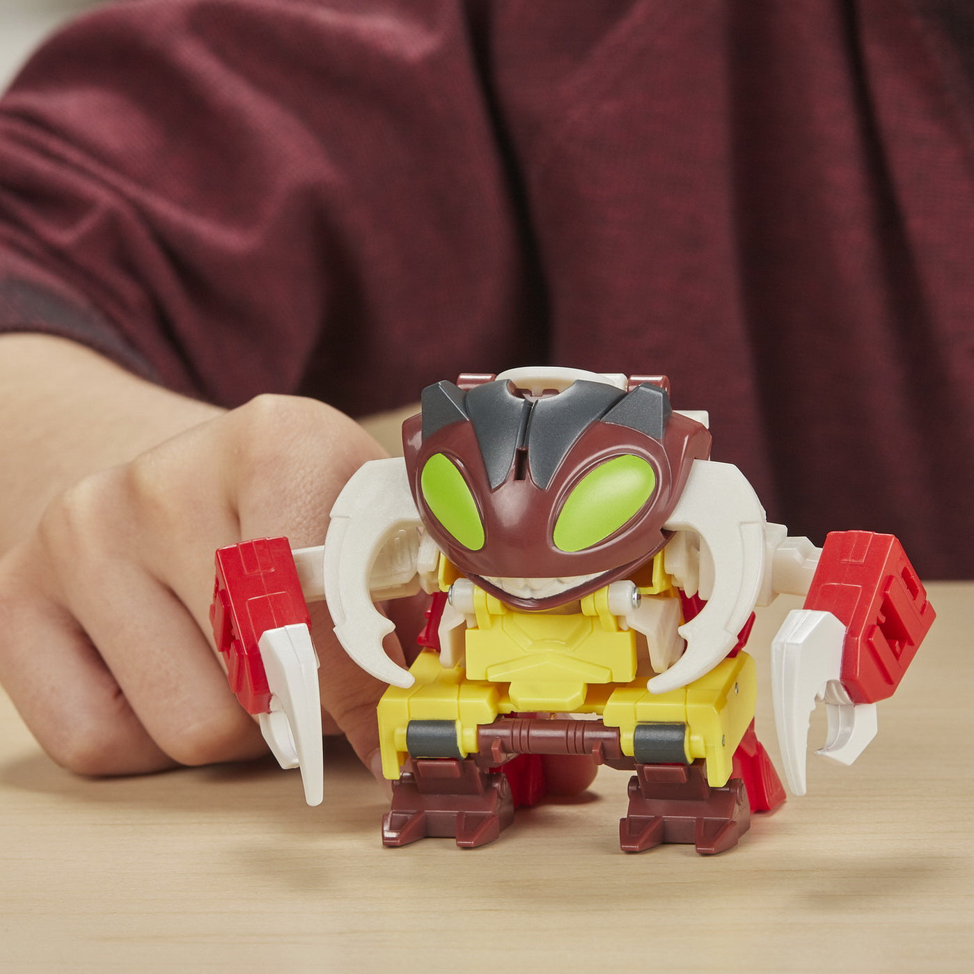 TRANSFORMERS ROBOT VEHICUL CYBERVERSE 1 STEP DECEPTICON REPUGNUS