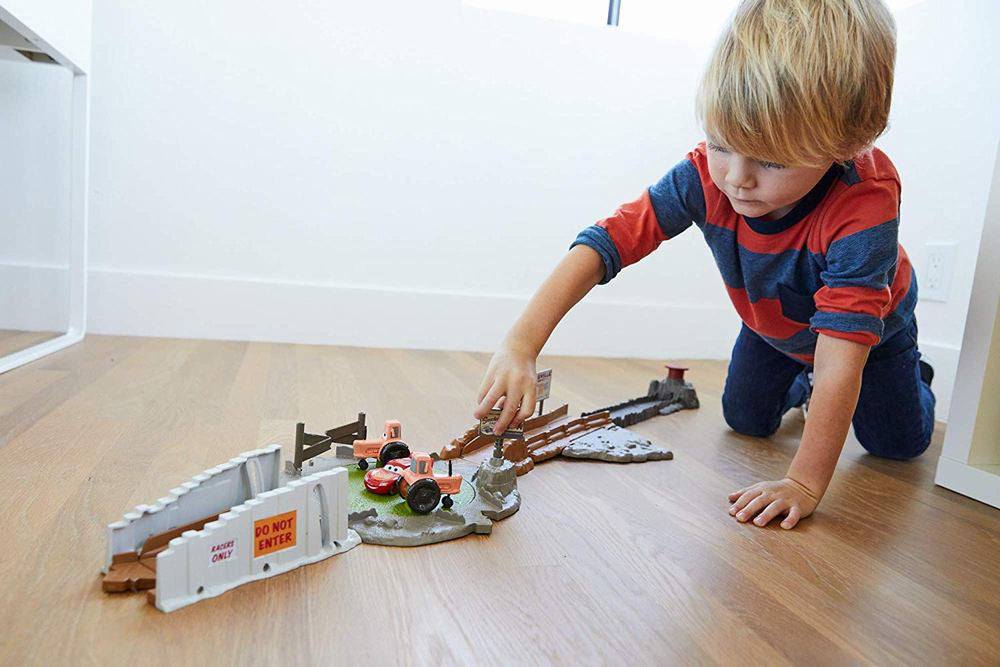 CARS SET DE JOACA CURSA INFERNALA