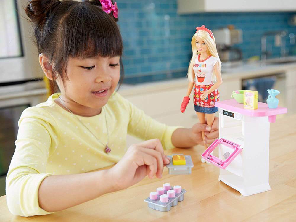 PAPUSA BARBIE IN BUCATARIE
