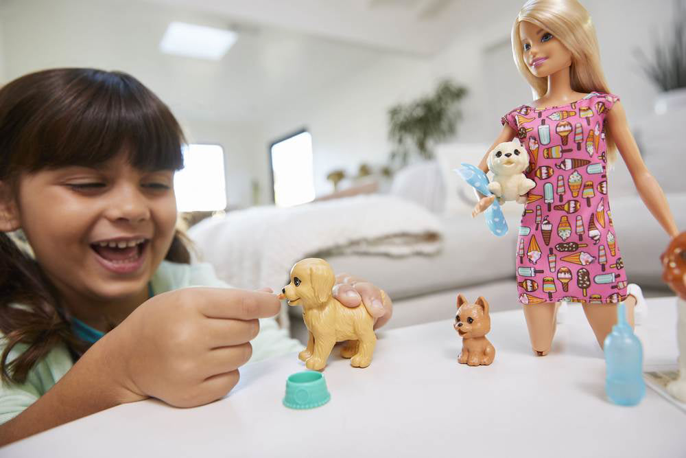 PAPUSA BARBIE SET CU CATELUSI
