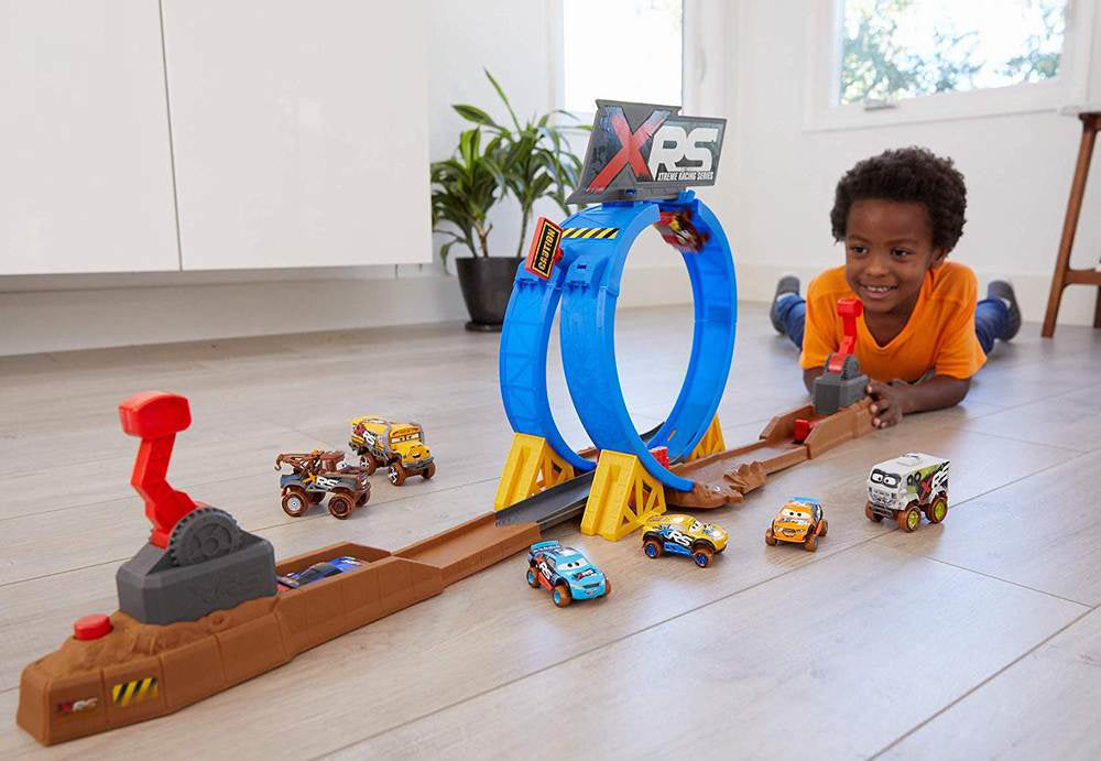 CARS XRS MUD SET DE JOACA PROVOCAREA DE PE PISTA