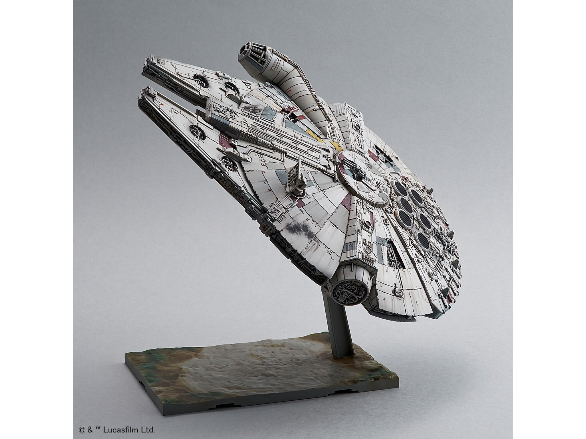 Macheta Revell Millennium Falcon – The Force Awakens Bandai