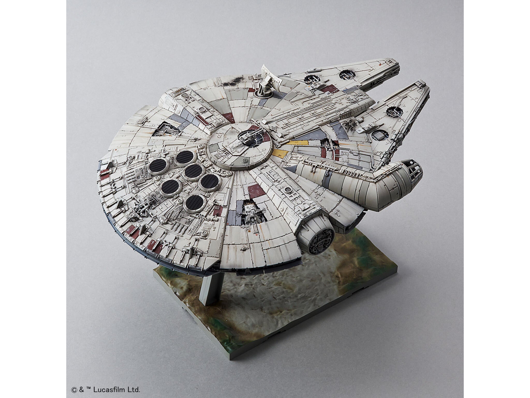 Macheta Revell Millennium Falcon – The Force Awakens Bandai