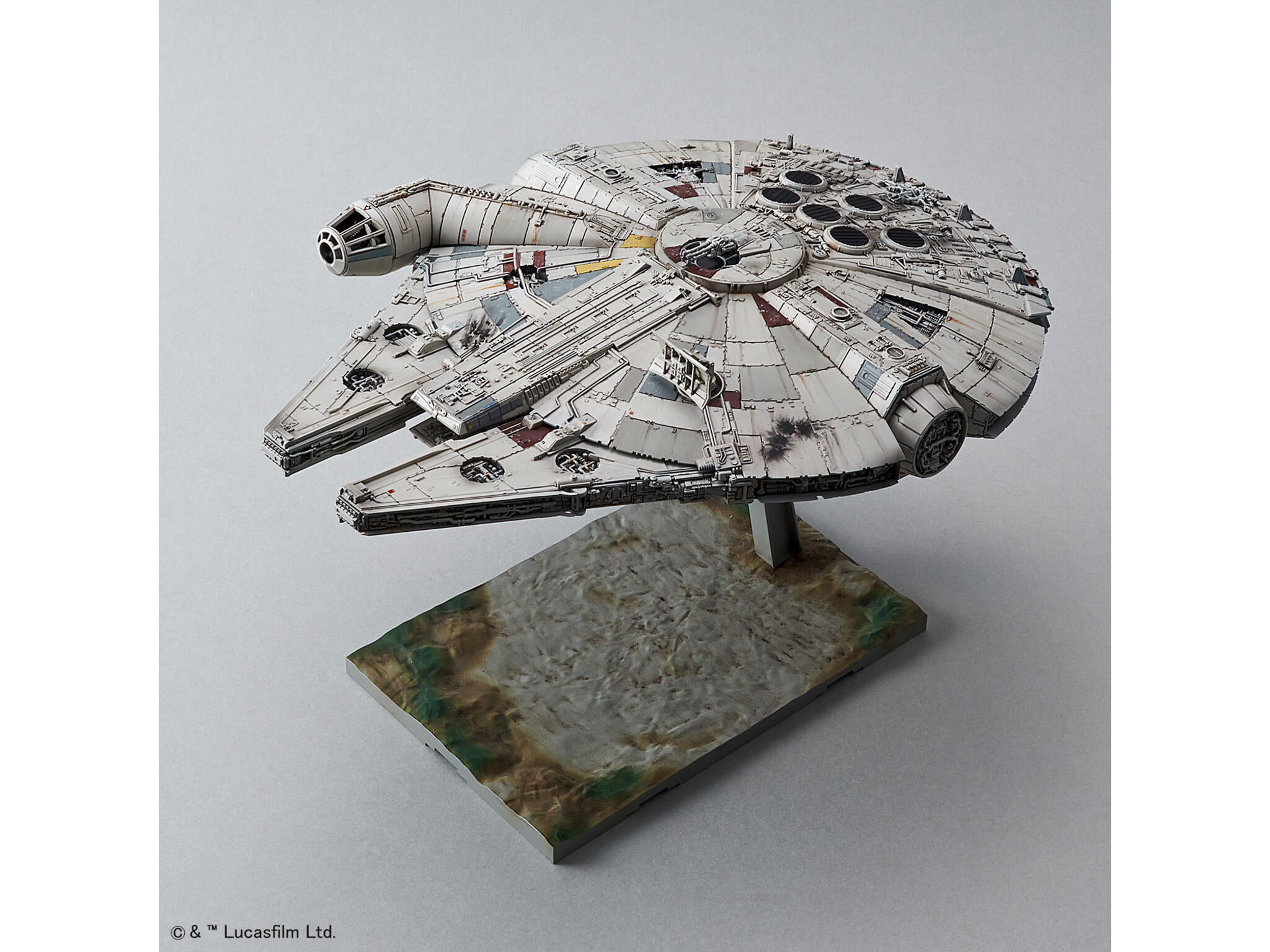 Macheta Revell Millennium Falcon – The Force Awakens Bandai