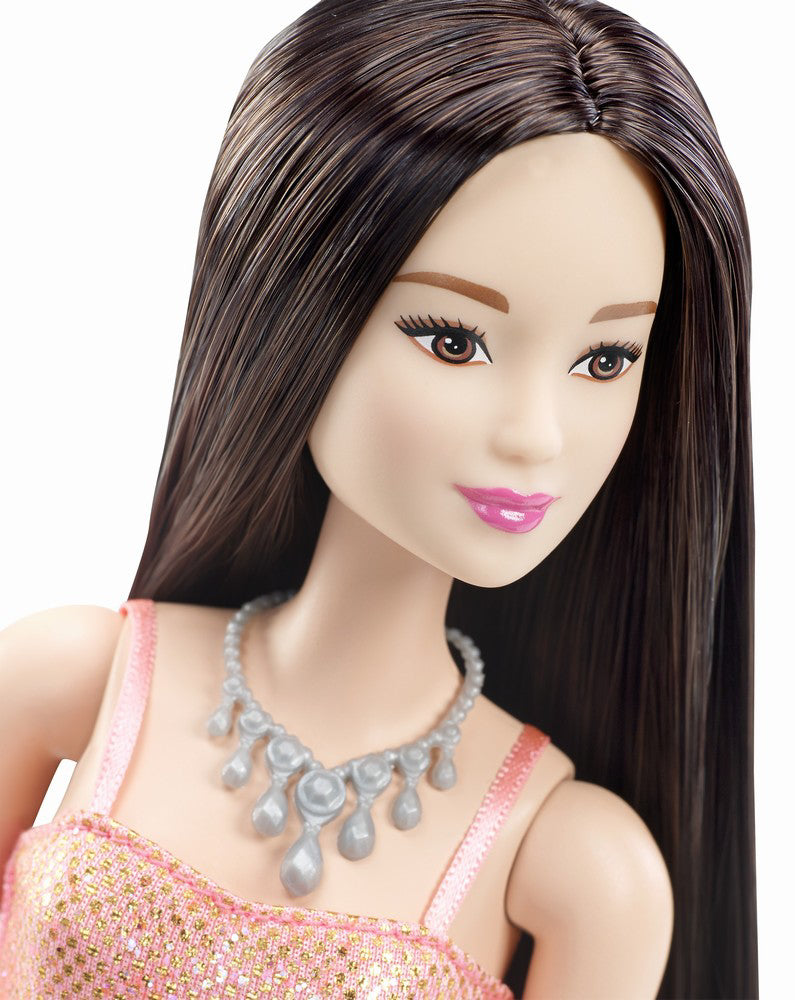 PAPUSA BARBIE TINUTE STRALUCITOARE BRUNETA CU ROCHITA ROZ