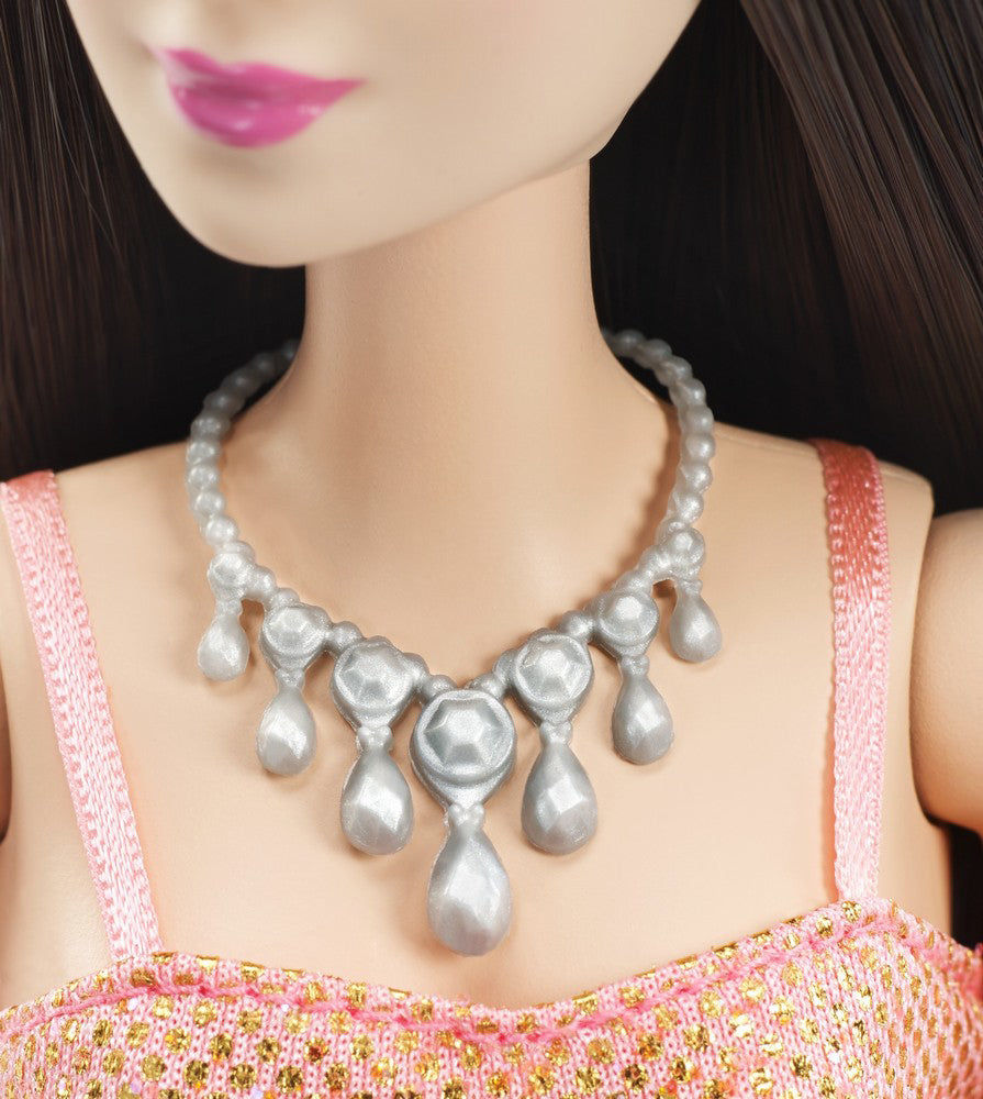 PAPUSA BARBIE TINUTE STRALUCITOARE BRUNETA CU ROCHITA ROZ