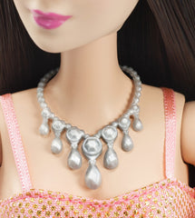 PAPUSA BARBIE TINUTE STRALUCITOARE BRUNETA CU ROCHITA ROZ