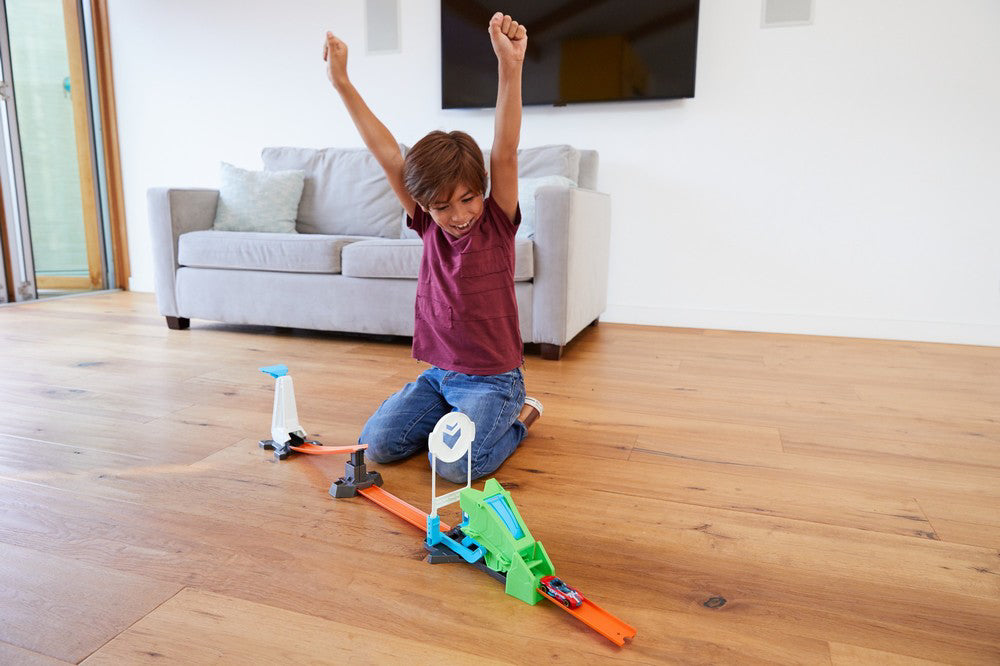 PISTA DE CONSTRUIT PENTRU LANSARE CU MASINA HOT WHEELS