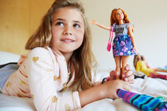 PAPUSA BARBIE FASHIONISTA ROSCATA CU HAINE DE SCHIMB