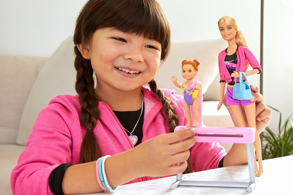PAPUSA BARBIE BLONDA CARIERA IN SPORT ANTRENOARE DE GIMNASTICA