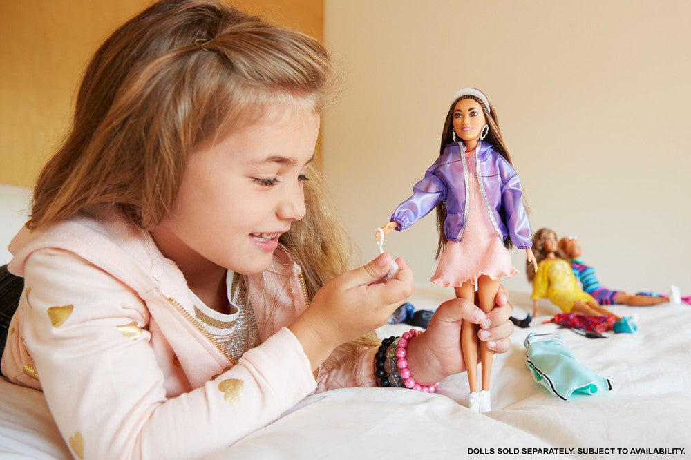 PAPUSA BARBIE FASHIONISTA CU ROCHITA VERDE DE SCHIMB