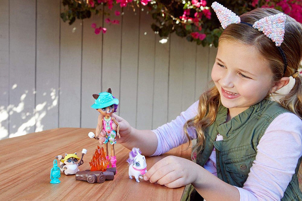 ENCHANTIMALS SET TEMATIC CU PRIETENII LA CAMPING