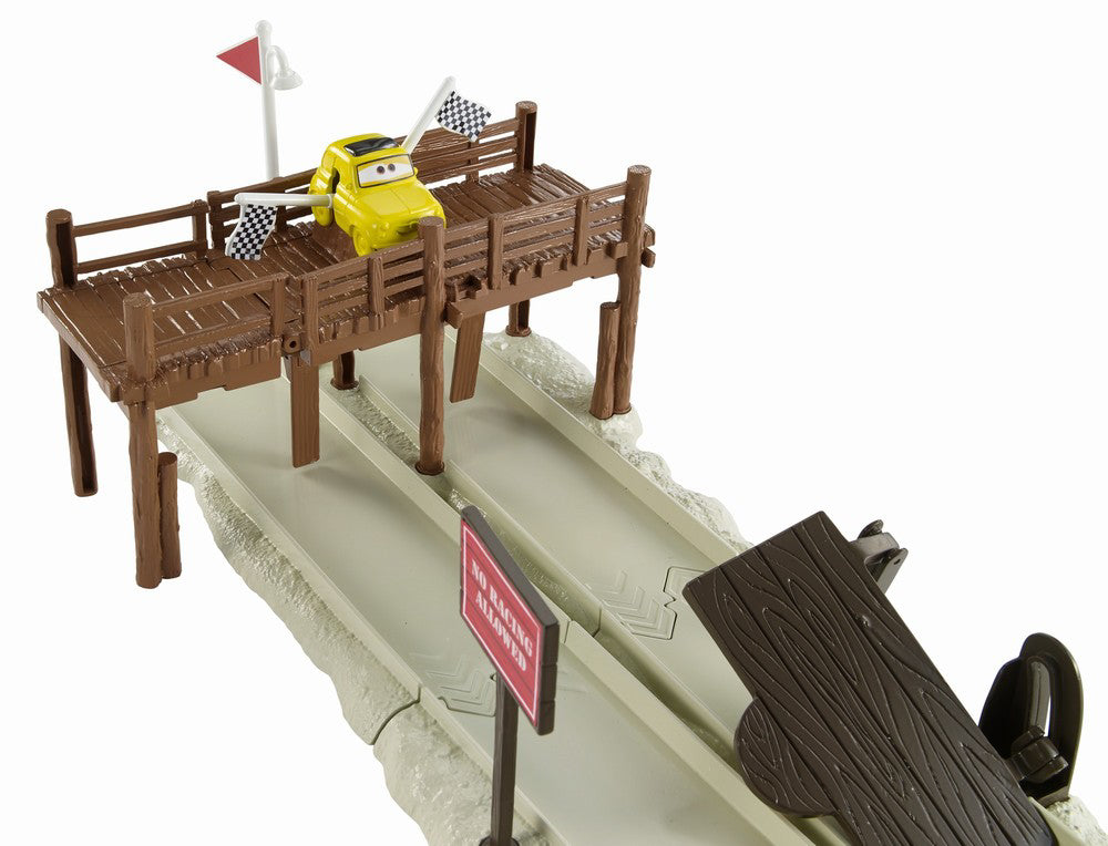 CARS 3 SET DE JOACA CURSA PE PLAJA