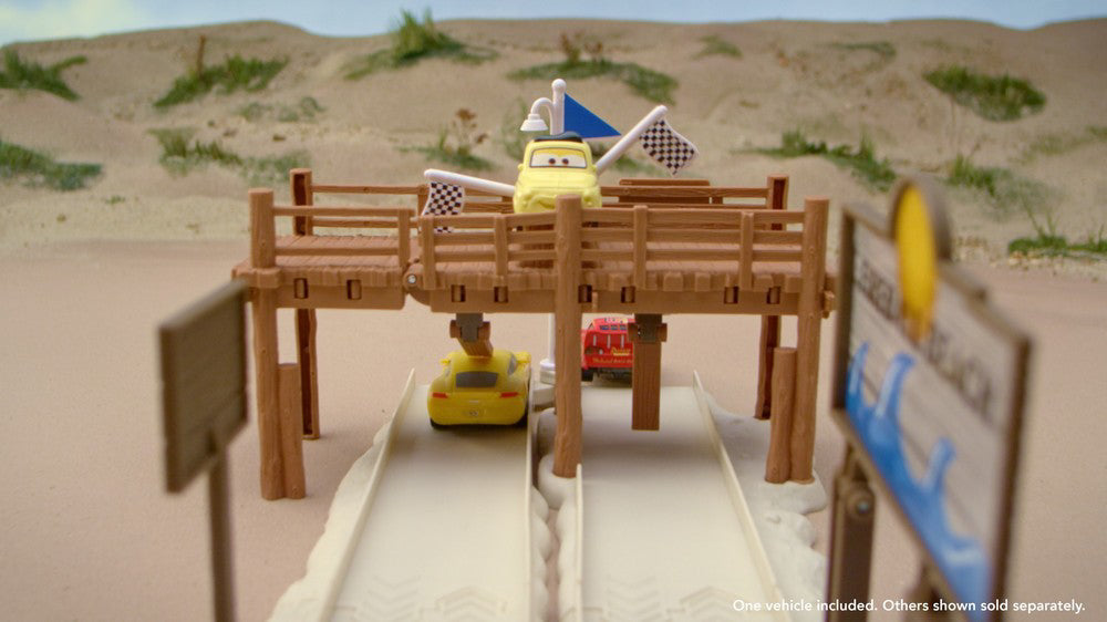 CARS 3 SET DE JOACA CURSA PE PLAJA