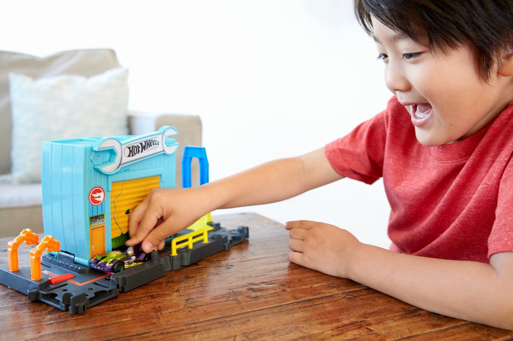 CITY CURSA CU OBSTACOL HOT WHEELS ATACUL CROCODILULUI