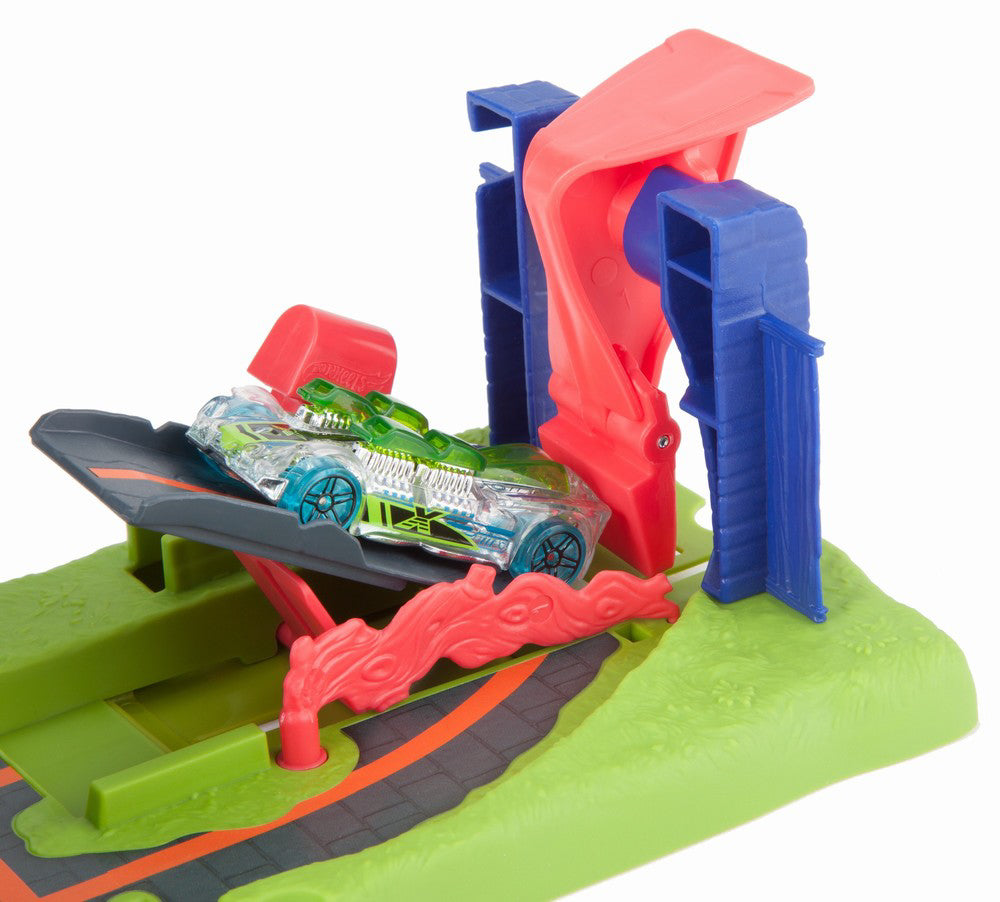 CITY CURSA CU OBSTACOL HOT WHEELS ATACUL LILIACULUI