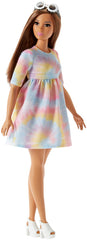 PAPUSA BARBIE FASHIONISTA CU ROCHITA MULTICOLORA SI OCHELARI DE SOARE