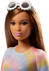 PAPUSA BARBIE FASHIONISTA CU ROCHITA MULTICOLORA SI OCHELARI DE SOARE
