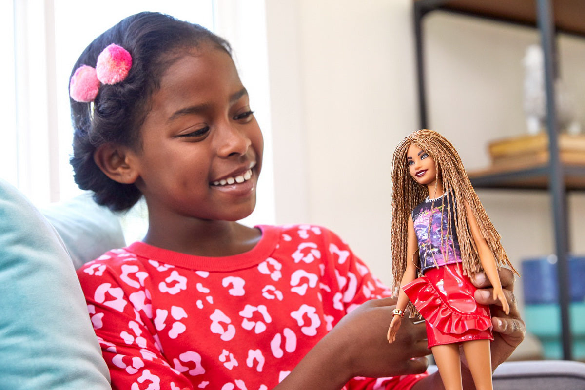 PAPUSA BARBIE FASHIONISTA CU FUSTITA ROSIE CU VOLANE