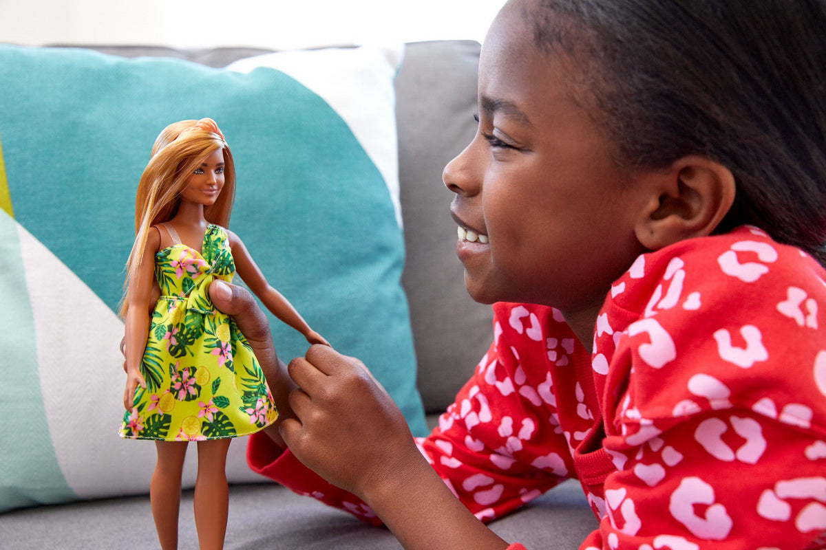 PAPUSA BARBIE FASHIONISTA BLONDA CU ROCHITA VERDE INFLORATA