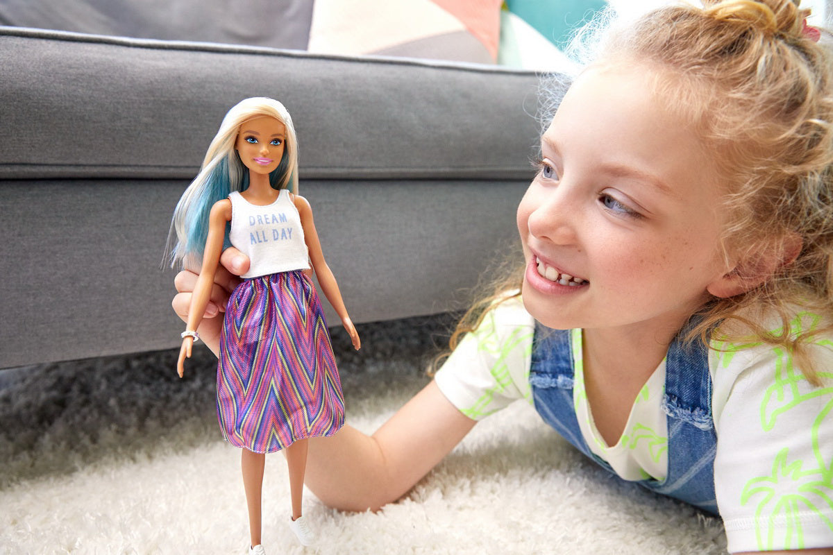 PAPUSA BARBIE FASHIONISTA CU MAIEU ALB