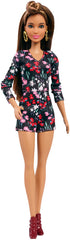 PAPUSA BARBIE FASHIONISTA SATENA CU SALOPETA MULTICOLORA