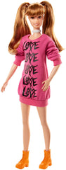 PAPUSA BARBIE FASHIONISTA CU CODITE SI PULOVER ROSU