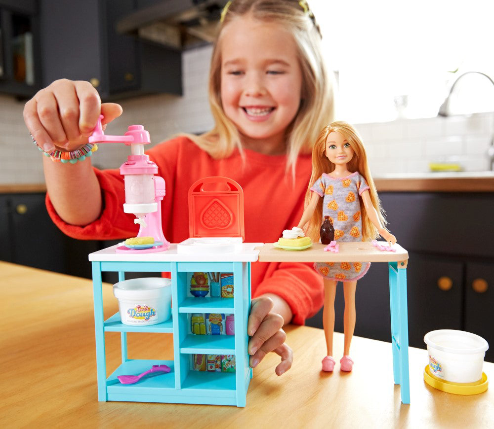 SET BARBIE MIC DEJUN CU STACIE