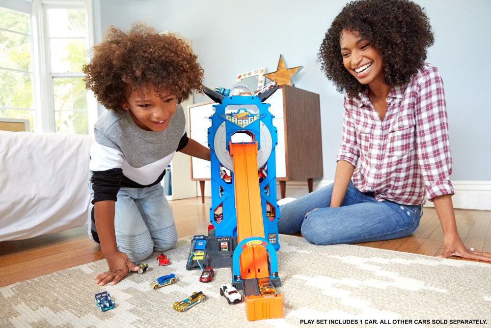 GARAJ HOT WHEELS CU PISTA DE LANSARE