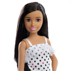PAPUSA BARBIE GAMA FAMILY BONA BRUNETA CU FUSTITA BLUEJEANS
