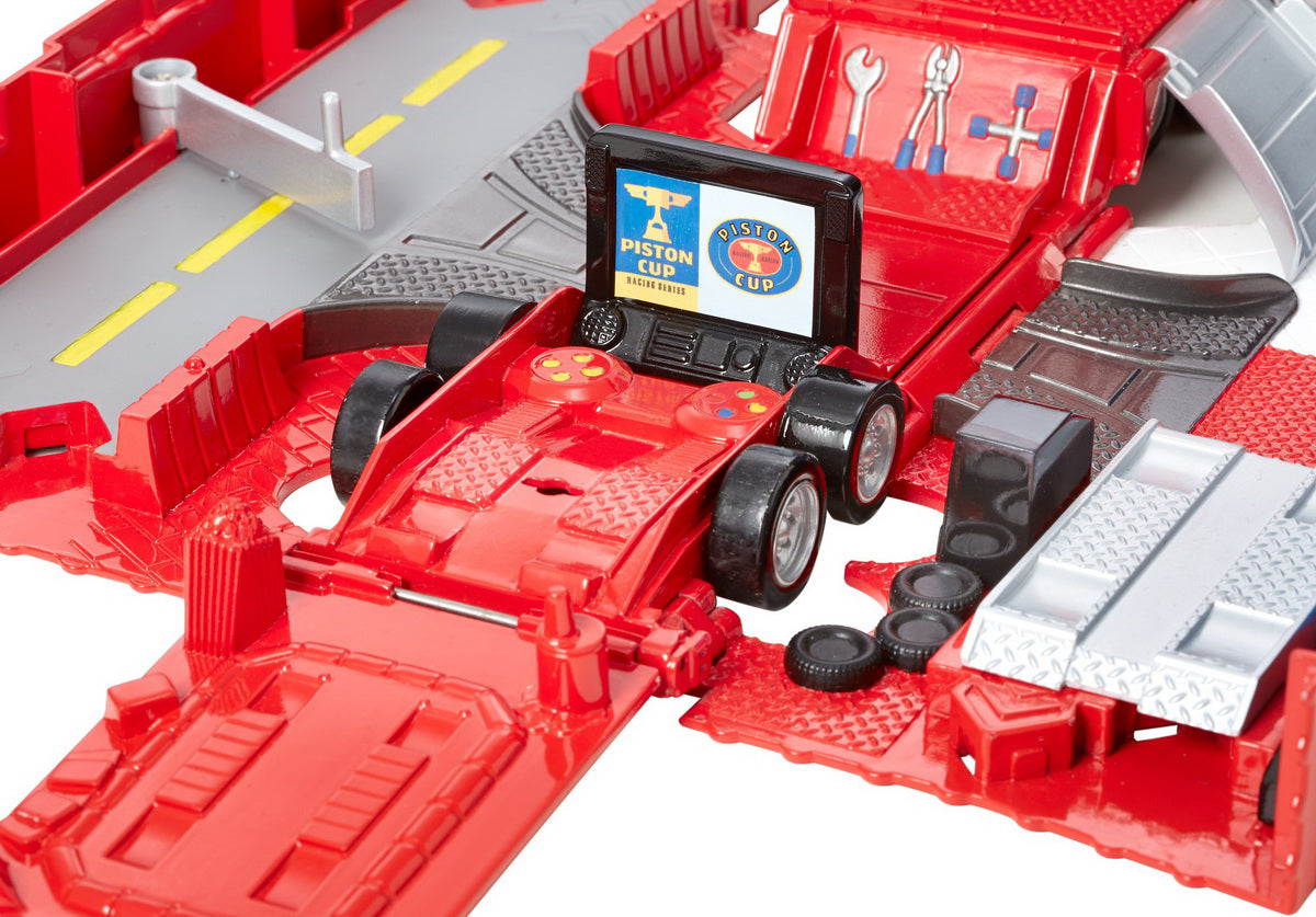 CARS SET DE JOACA MACK MEGA TRANSPORTATORUL LUI FULGER McQUEEN