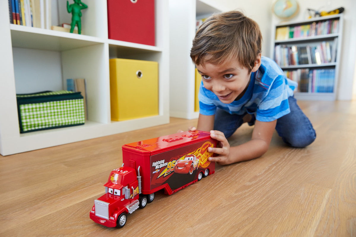 CARS SET DE JOACA MACK MEGA TRANSPORTATORUL LUI FULGER McQUEEN